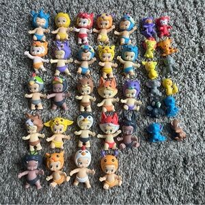 Lot of 24 twozies and 12 pets